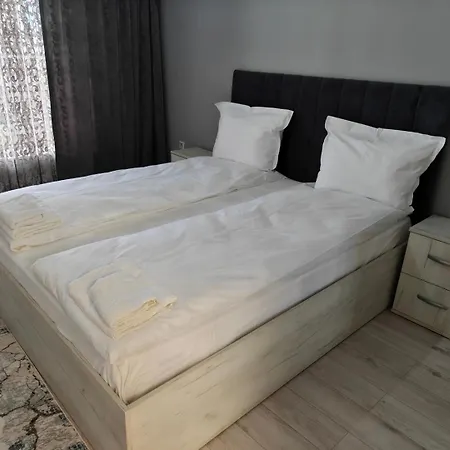 Saharov Fa - Spacious With A Parking Spot Апартаменти