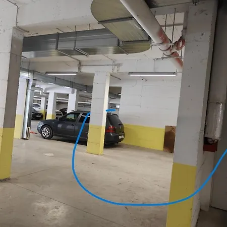 Saharov Fa - Spacious With A Parking Spot Апартаменти *