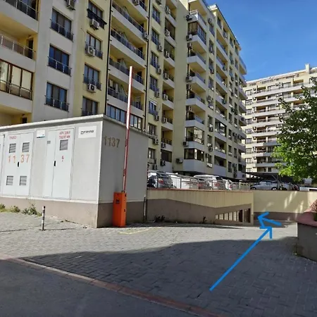 Saharov Fa - Spacious With A Parking Spot Апартаменти *